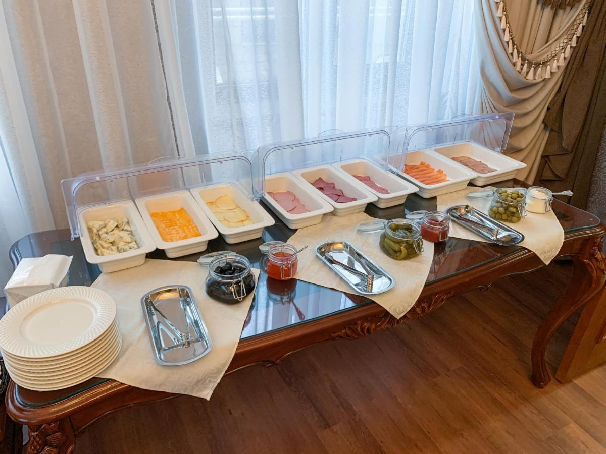 Gregory Boutique Hotel تشيسيناو المظهر الخارجي الصورة A buffet at a hotel