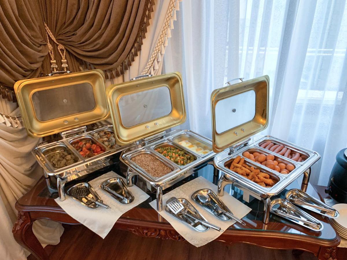Gregory Boutique Hotel تشيسيناو المظهر الخارجي الصورة A selection of chafing dishes