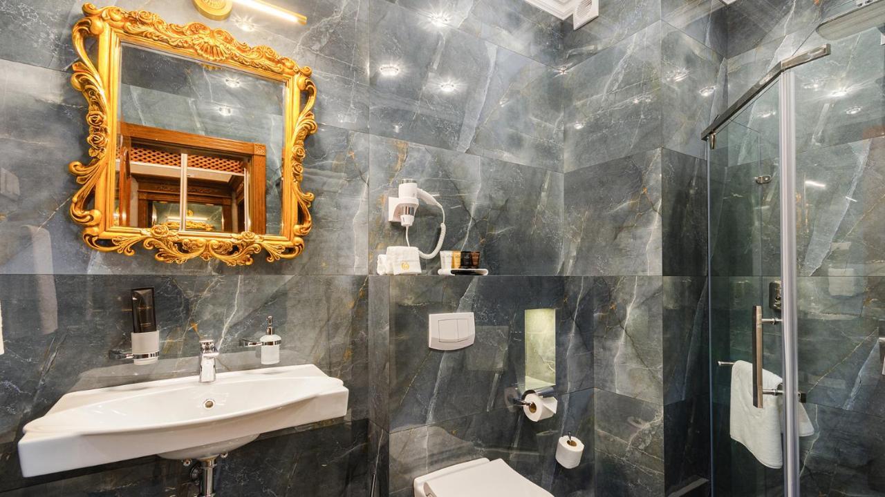 Gregory Boutique Hotel تشيسيناو المظهر الخارجي الصورة Bathroom with marble walls